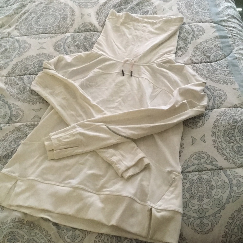 Size 10 lululemon white pull over jacket- like new